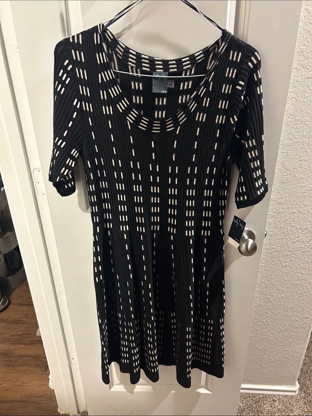 Gabby Skye Black and White Patterned Midi Dress